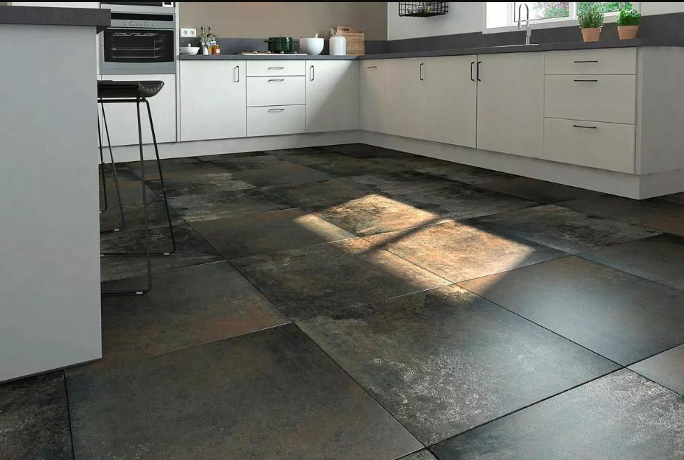 Carrelage XXL dans la cuisine, pour un effet moderne et spacieux